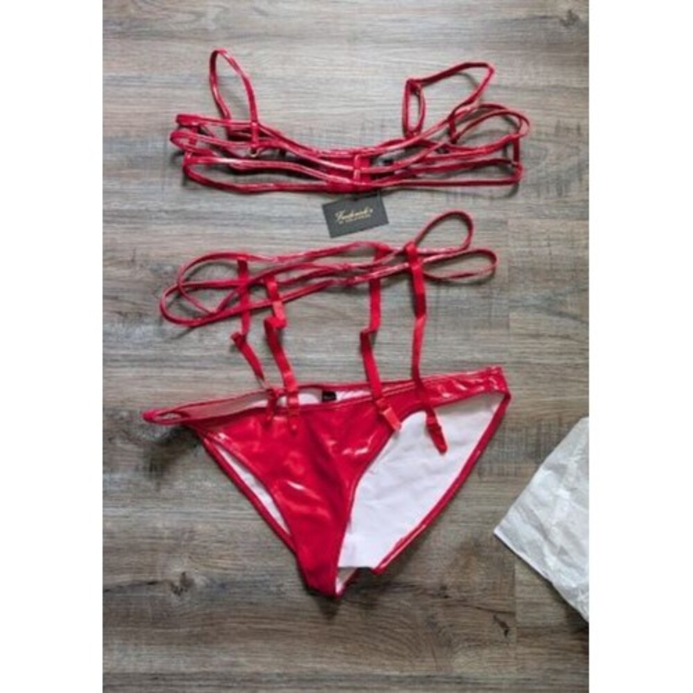 NWT Frederick's of Hollywood Leisel Red High Shine Bra Panty Garter Set XL